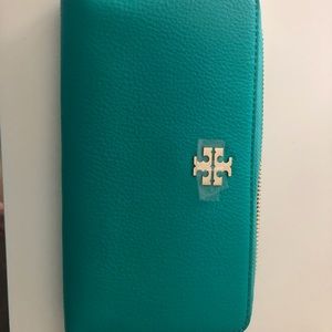 Tory Burch Continental Zip Wallet